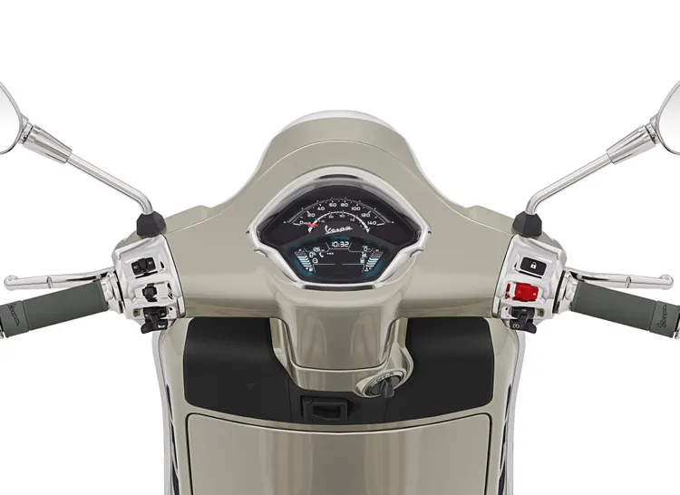 2023年式Vespa GTS 300搭載新款多功能液晶儀表版、Keyless感應式開關旋鈕。原廠照片