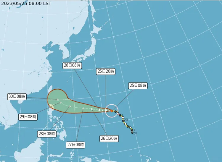 「瑪娃」眼牆置換再增強！翻攝氣象局