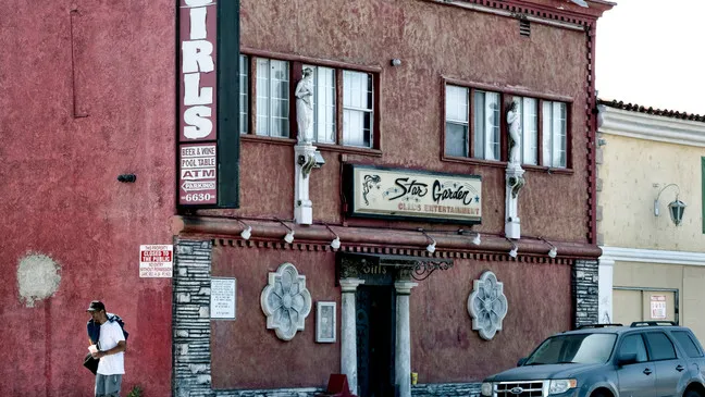 星星花園上空廉價酒吧外觀。美聯社