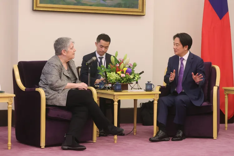 賴清德提到，台灣面對極權威脅，每天受到的網路攻擊不計其數。府提供