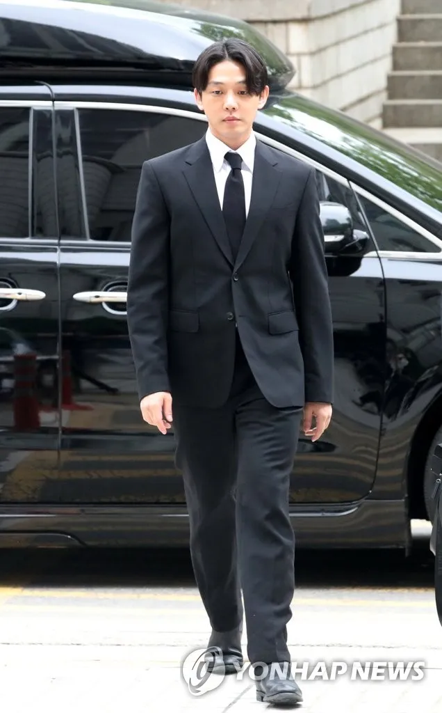 劉亞仁今天提早抵達法院受審。韓聯社