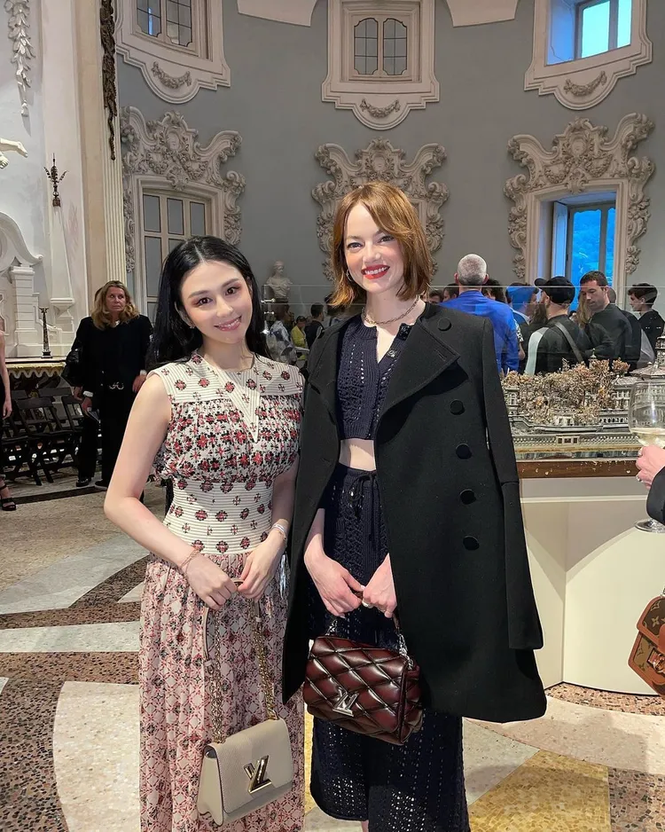 沈月集郵奧斯卡影后艾瑪史東。翻攝沈月IG