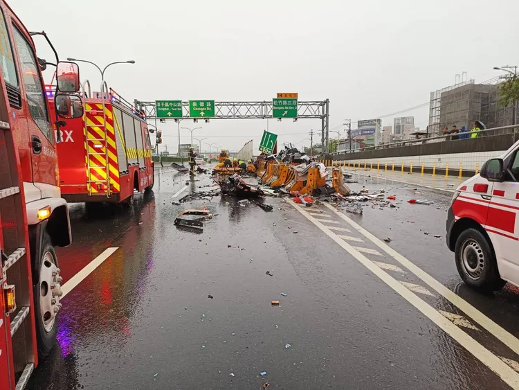 車上2名男子酒測值均超標，駕駛證實為楊姓男子。民眾提供