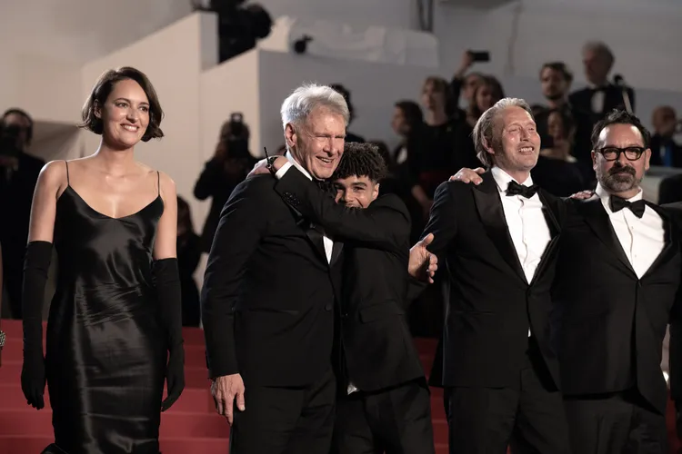 菲比沃勒布里吉（左起）、哈里遜福特、伊森艾希多爾、邁茲米克森與導演詹姆士曼格現身新作首映。達志