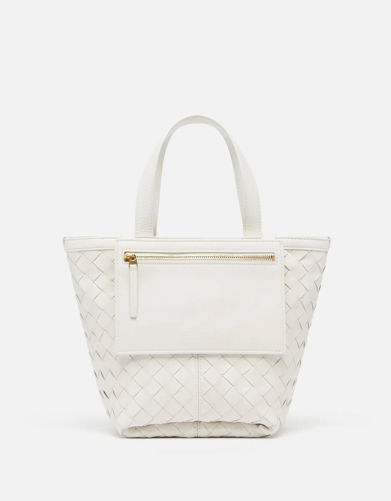 早秋新款Flip Flap系列皮革編織手提包,9萬1000元。品牌提供