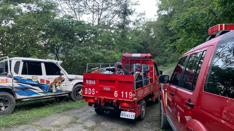 救難人員今一早即出動，持續搜索溯溪團失蹤者。讀者提供