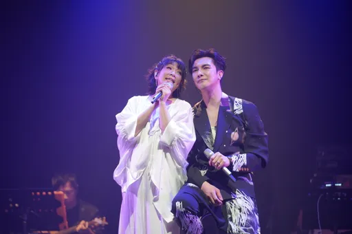 趙詠華斷開緋聞男友林俊逸　轉頭甜靠小一輪男神大肌肌