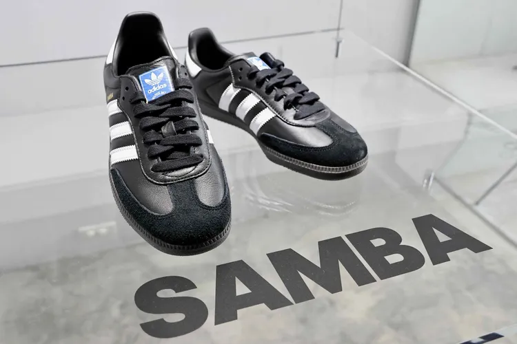 Samba OG鞋款，3490元。施昂強攝