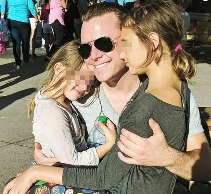 李伊（中）生前是寵女兒魔人。翻攝Instagram/BobLee