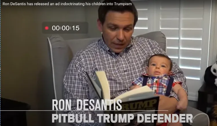 迪尚特在2018年競選佛州州長時，曾在競選廣告中，拿著川普的書對自己兒子講故事，還自稱有如是護衛川普的「比特犬」。翻攝youtube/ Ron DeSantis campaign