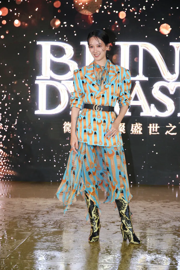 女星孟耿如身著精心挑選的全套義大利精品GUCCI印花套裝登場，還說身上的外套也很適合老公黃子佼。鄭孟晃攝