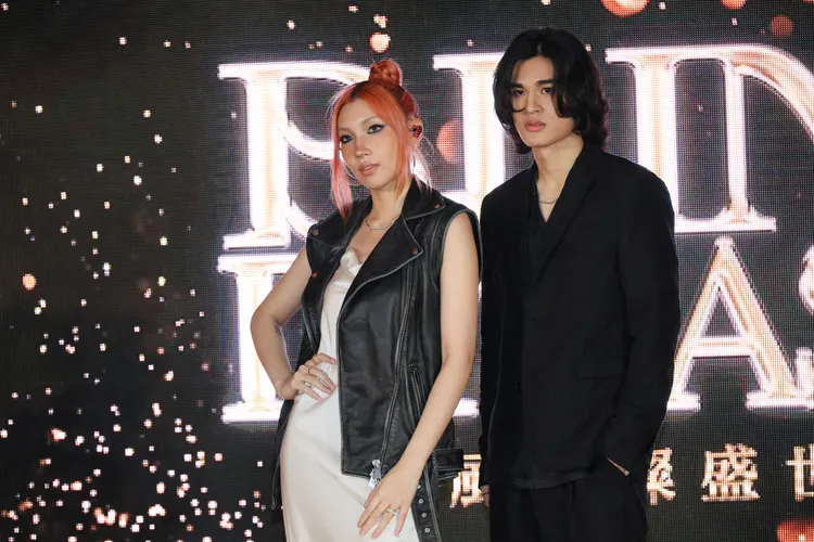 歌手Karencici（左）和77Ke柯棨棋共同於紅毯亮相，並帶來精采演出。鄭孟晃攝