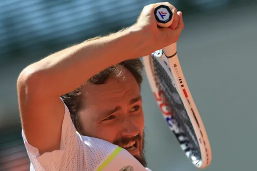 就是拿法網沒辦法！世界第2梅迪耶夫爆冷敗　第5度在法網首輪淘汰