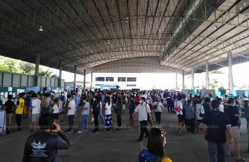 泰國大選提前投票日 民眾冒40度高溫排隊