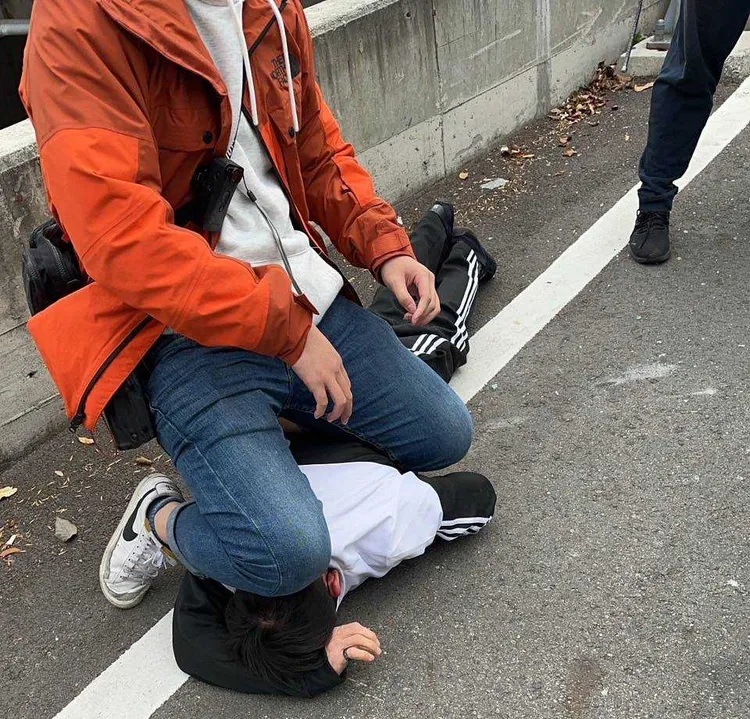 警方在案發7天循線逮捕盜取骨灰罈嫌犯，順利救回骨灰罈。讀者提供