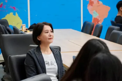不只陈欧珀!王鸿薇爆苏嘉全、前警政署长陈家钦也曾同桌im.B诈骗主嫌