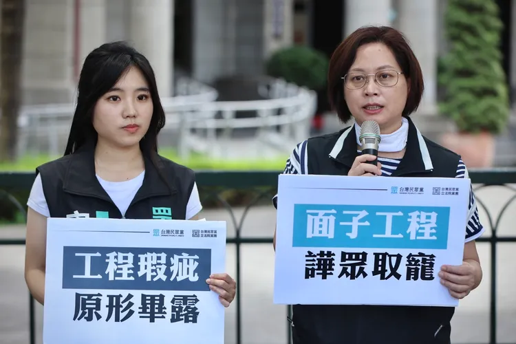 賴香伶批，民進黨政府愛用華麗的外觀掩蓋品質上的疏失。林林攝