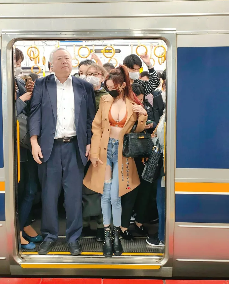 長瀨昆妮搭乘電車的照片太兇，讓網友直喊暴動！翻攝自長瀨昆妮臉書