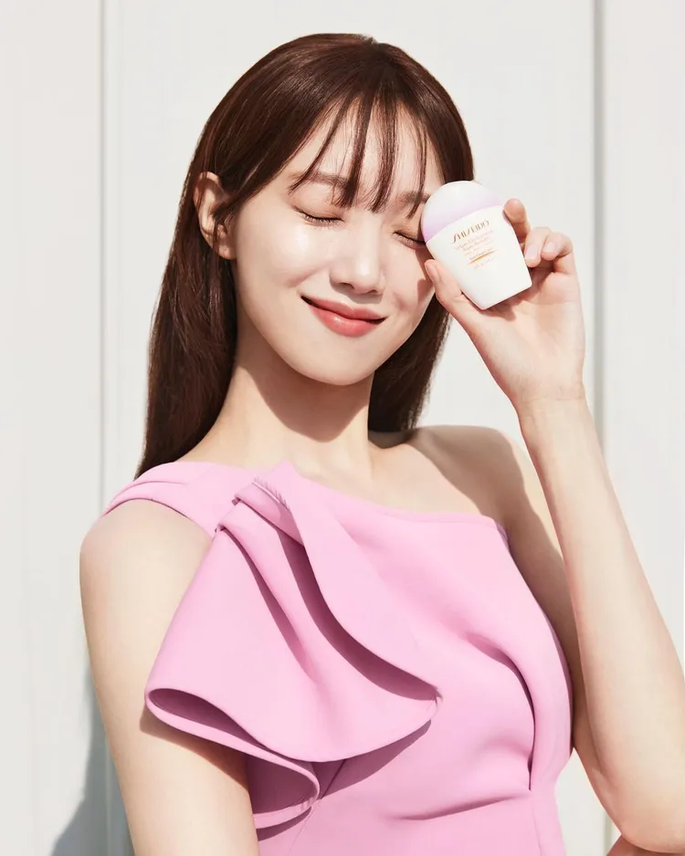 資生堂新艷陽．夏熱防禦果凍防曬棒 （SPF50+／PA++++），20g／1400元。翻攝heybiblee IG