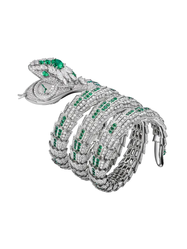 Serpenti Misteriosi Dragone頂級珠寶神祕腕錶，是以寶格麗為好萊塢巨星伊麗莎白泰勒在羅馬拍攝電影《埃及豔后》時所設計的傳奇錶款為基礎。品牌提供