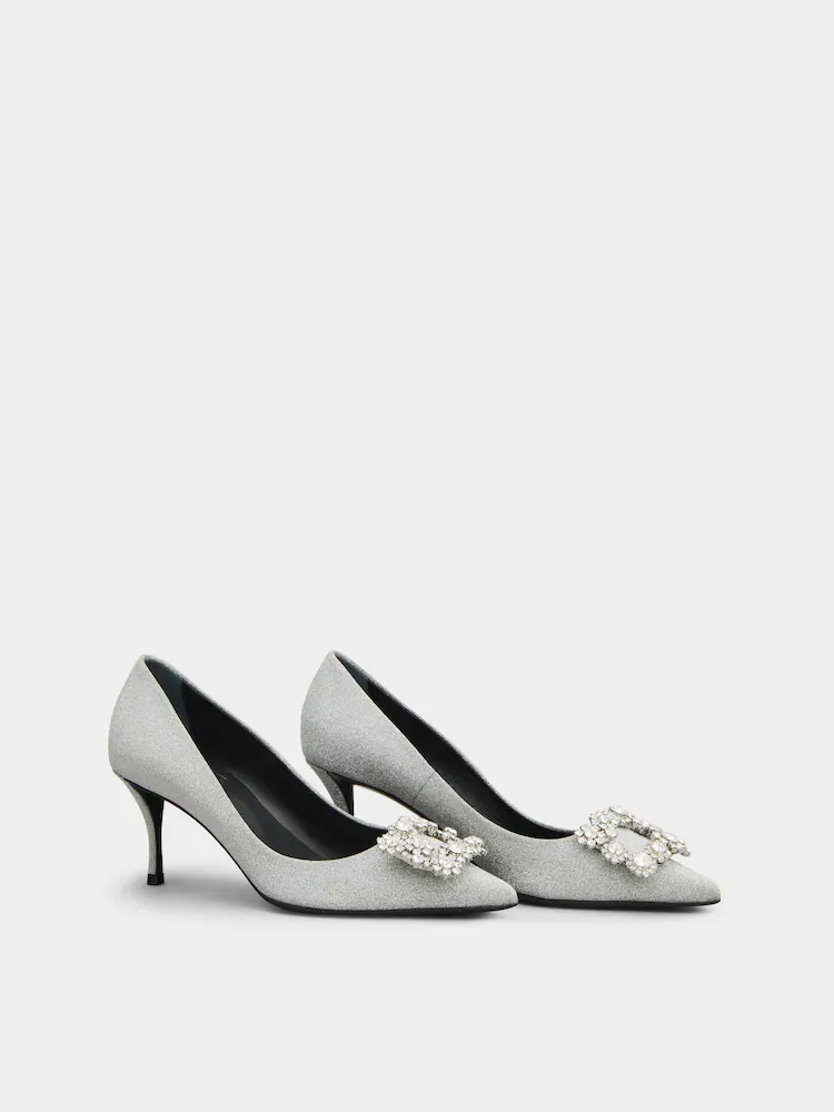 Roger Vivier Flower Strass銀色花鑽高跟鞋，7萬8200元。品牌提供