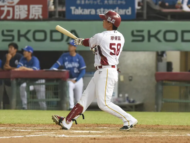 廖健富擊出再見轟。   樂天桃猿提供