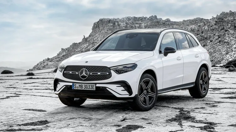 去年底剛發表的大改款GLC帶動買氣下，賓士4月共交出2233輛車成為第三暢銷品牌。原廠照片