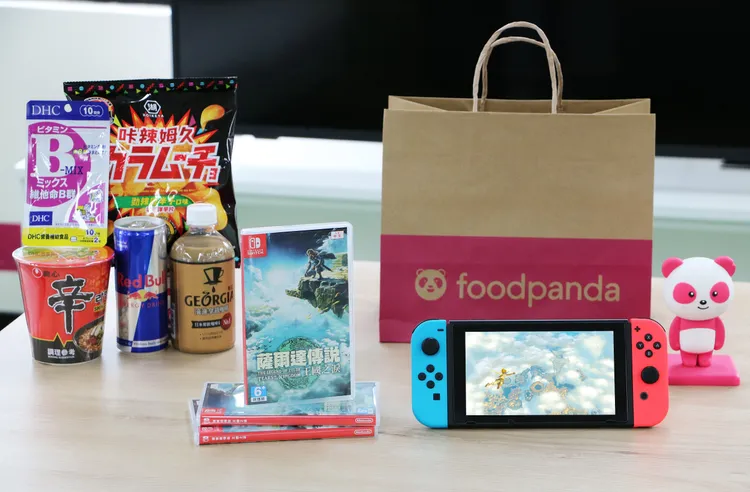 foodpanda於pandamart熊貓超市上架Nintendo Switch 超人氣遊戲《薩爾達傳說 王國之淚》，不但挑戰全台最早到貨，更加碼300名贈送官方限量特典及夜貓大補帖禮包。業者提供