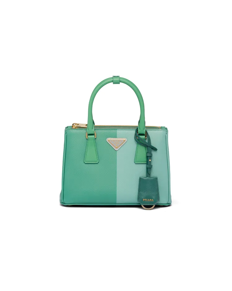 Galleria Saffiano皮革手提肩背包，線上獨家販售，16萬5000元。品牌提供