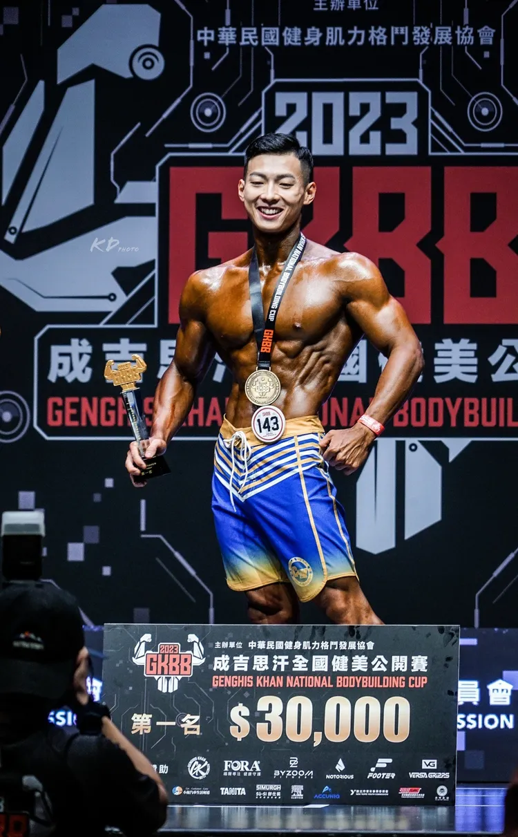 陳睿均拿下健美比賽第一名。大湳消防分隊提供