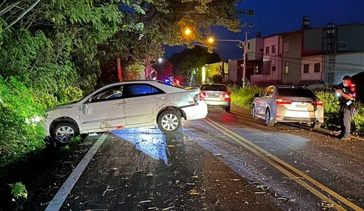 「路怒浩克」彰化警害撞山壁翻車 記1大過調職!所長、分局長連帶處分
