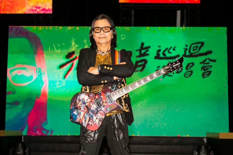 沈文程寶刀未老，連唱多種語音歌曲。