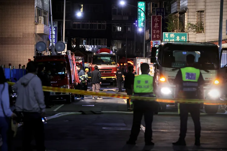 「天坑」處已拉起封鎖線。林林攝