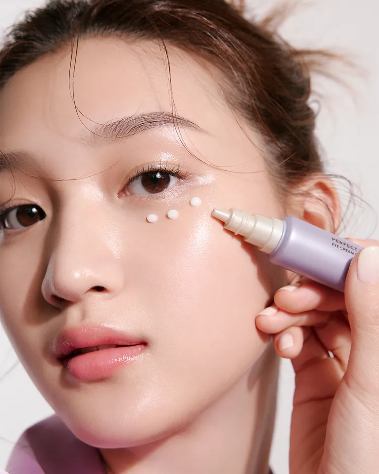 蘭芝完美新生三效賦活A醇撫紋精萃，針對20歲到35歲的新世代抗老市場而生。品牌提供