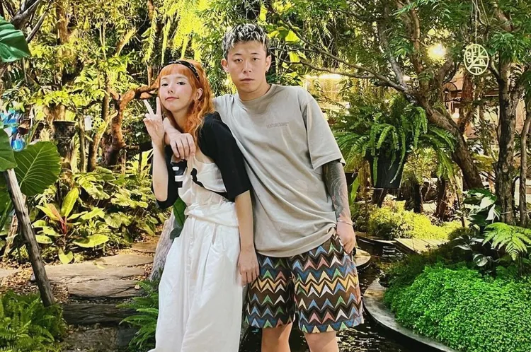 健志與女友感情甜蜜蜜。翻攝陳甯亞IG