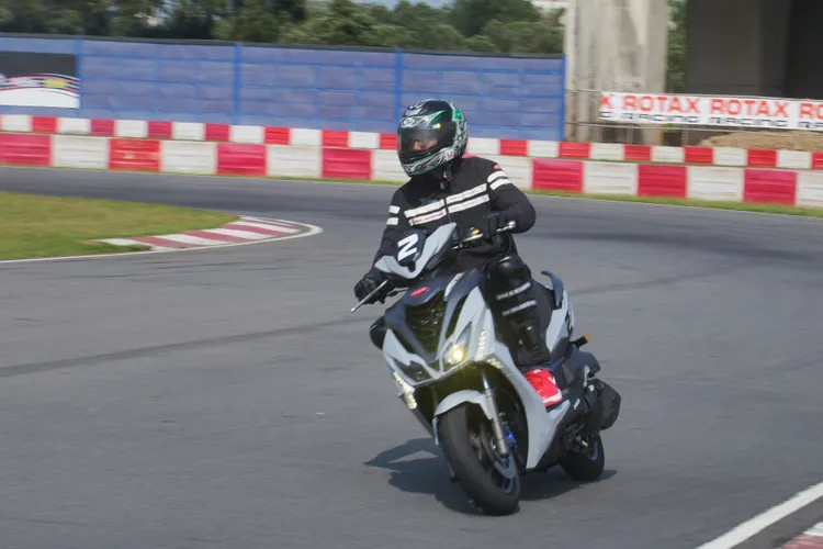 TIG動力隨傳隨到的特性，在傳動系統變速比最大化的前提下，展現了積極無延遲的反應。黃天佑攝