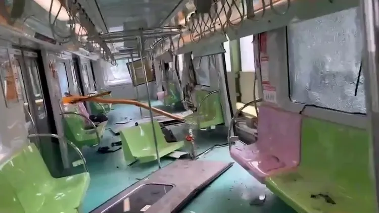 車廂面目全非。民眾提供