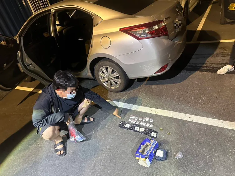 警方在肇事駕駛林男車內起出大量毒品。民眾提供