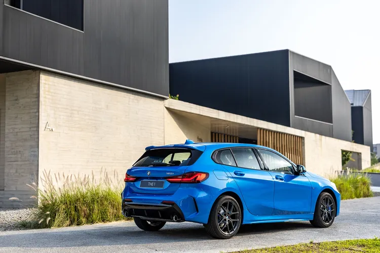 BMW針對全新2024年式BMW 1系列不同車型提供專屬風格套件選擇。業者提供