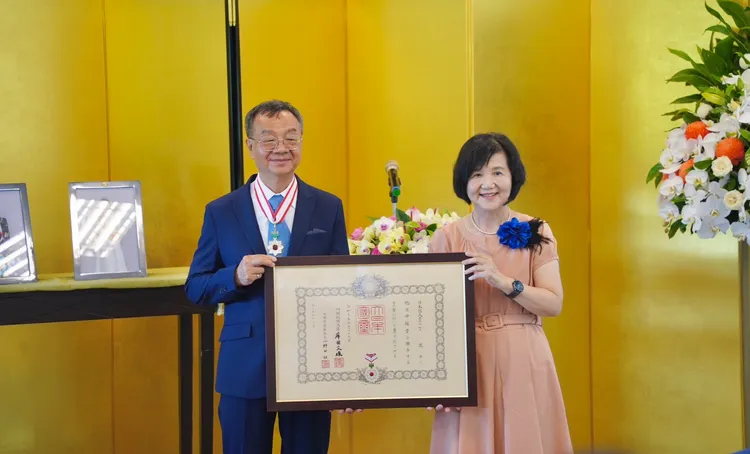 丁澈士教授伉儷。翻攝畫面