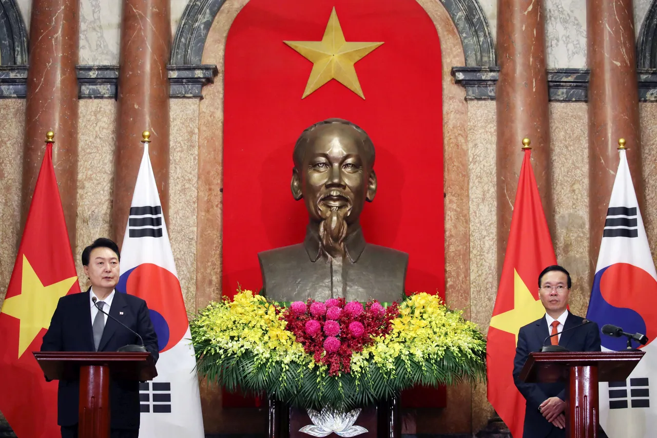 武文賞(右)與尹錫悅會談後,兩人召開共同記者會。路透社