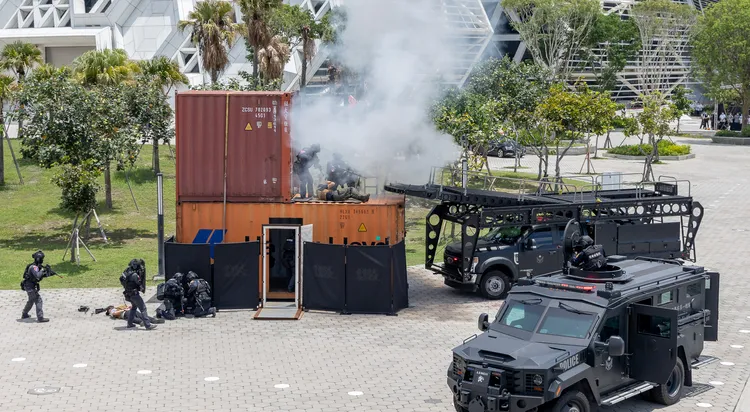陸域反恐、反挾持及爆裂物處置演練。府提供