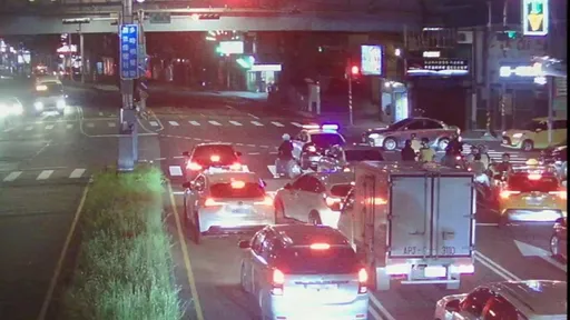 食品廠員工「手指捲入絞肉機」送醫塞車陣 警急開道護送