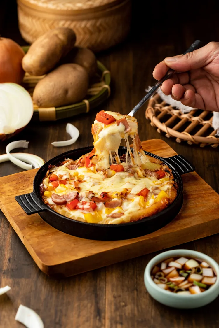 「起司馬鈴薯煎餅」口感清爽多層次。涓豆腐提供