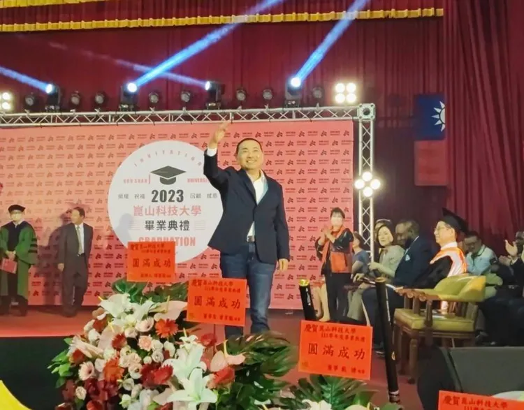 侯友宜今天上午出席崑山科大畢典。王志弘攝