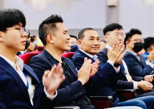 藍委主持侯友宜演講被罵翻! 自家人也認了:話太多、搶鏡頭