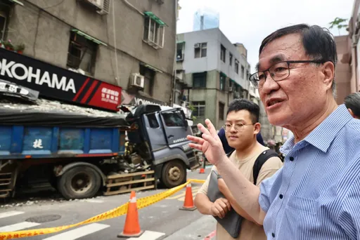 缺席民眾黨記者會挨批傲慢　李四川喊市民評理：若非大巨蛋何必受鳥氣