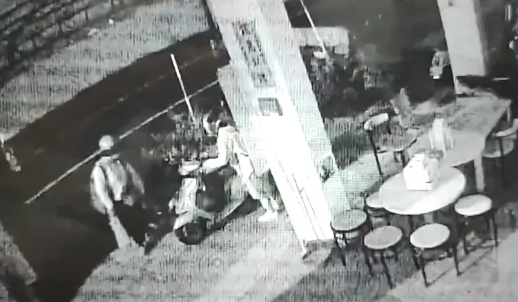 2女連夜騎機車，自台中逃往台南。讀者提供