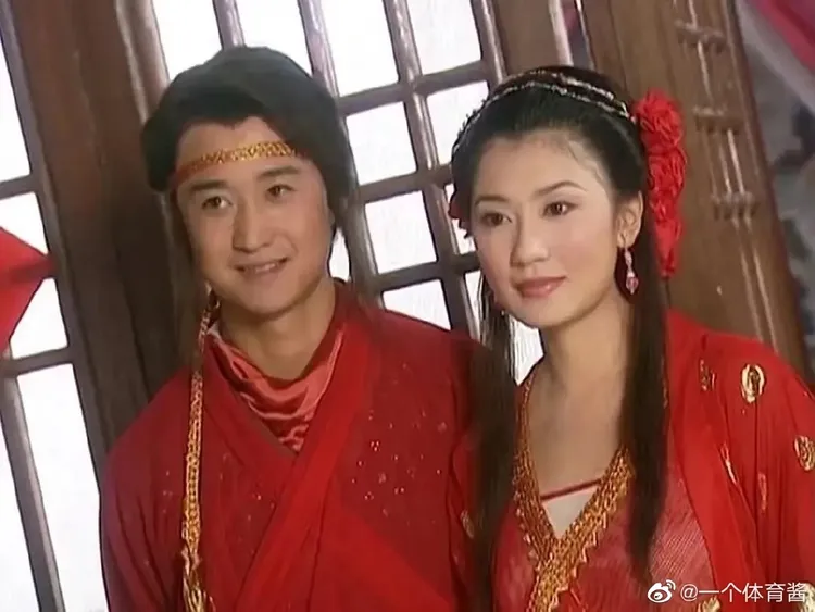 賈靜雯與吳京曾合作演出《小李飛刀》。翻攝一個體育醬微博
