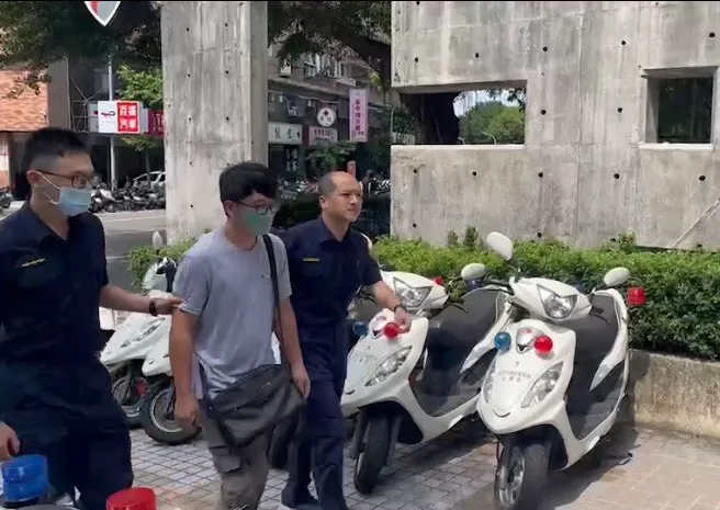 推銷藥酒的邱男遭送辦。翻攝畫面